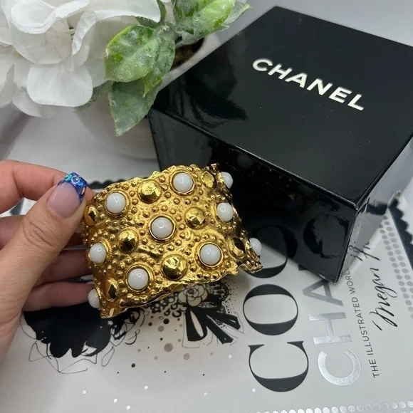CHANEL Rare Vintage Gold Hinged Bracelet - Picture 1 of 10